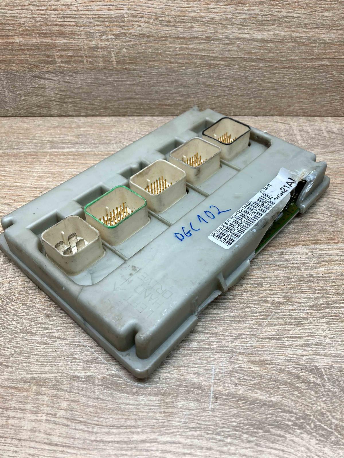 04686921AL   Comfort/convenience module Chrysler Voyager