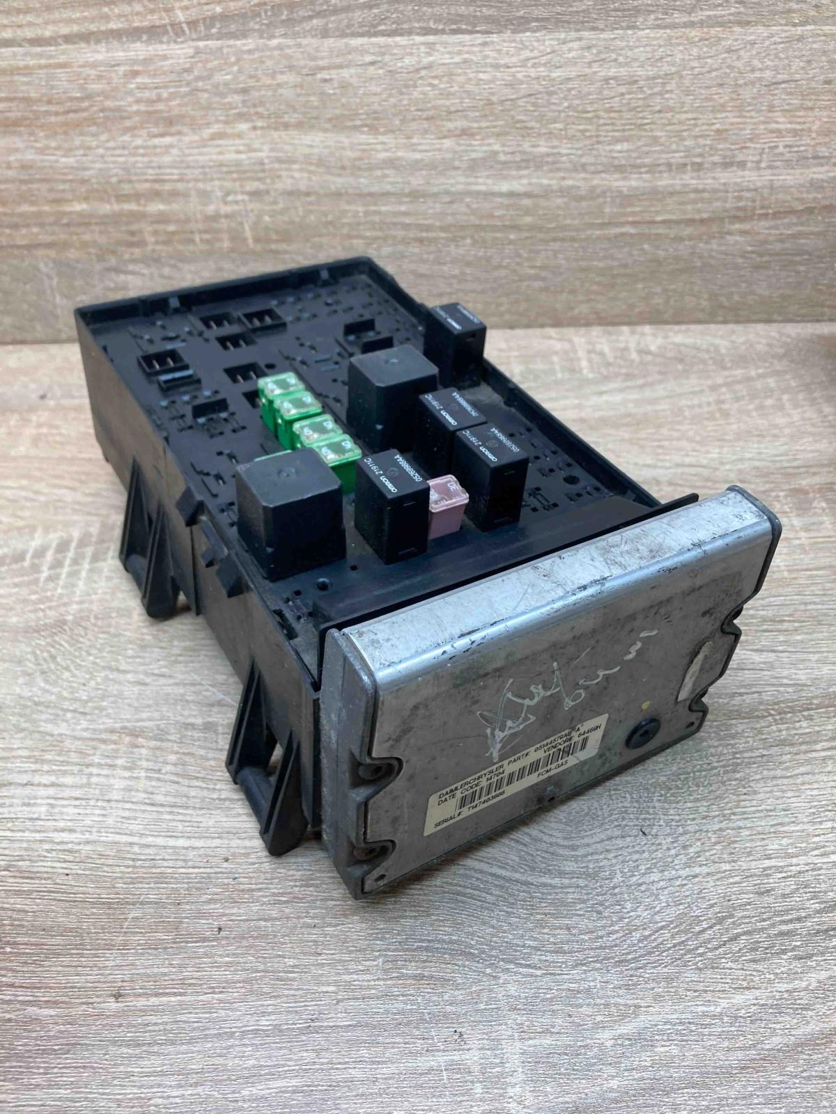 05144579AB 05144567AB  Fuse module Chrysler Voyager