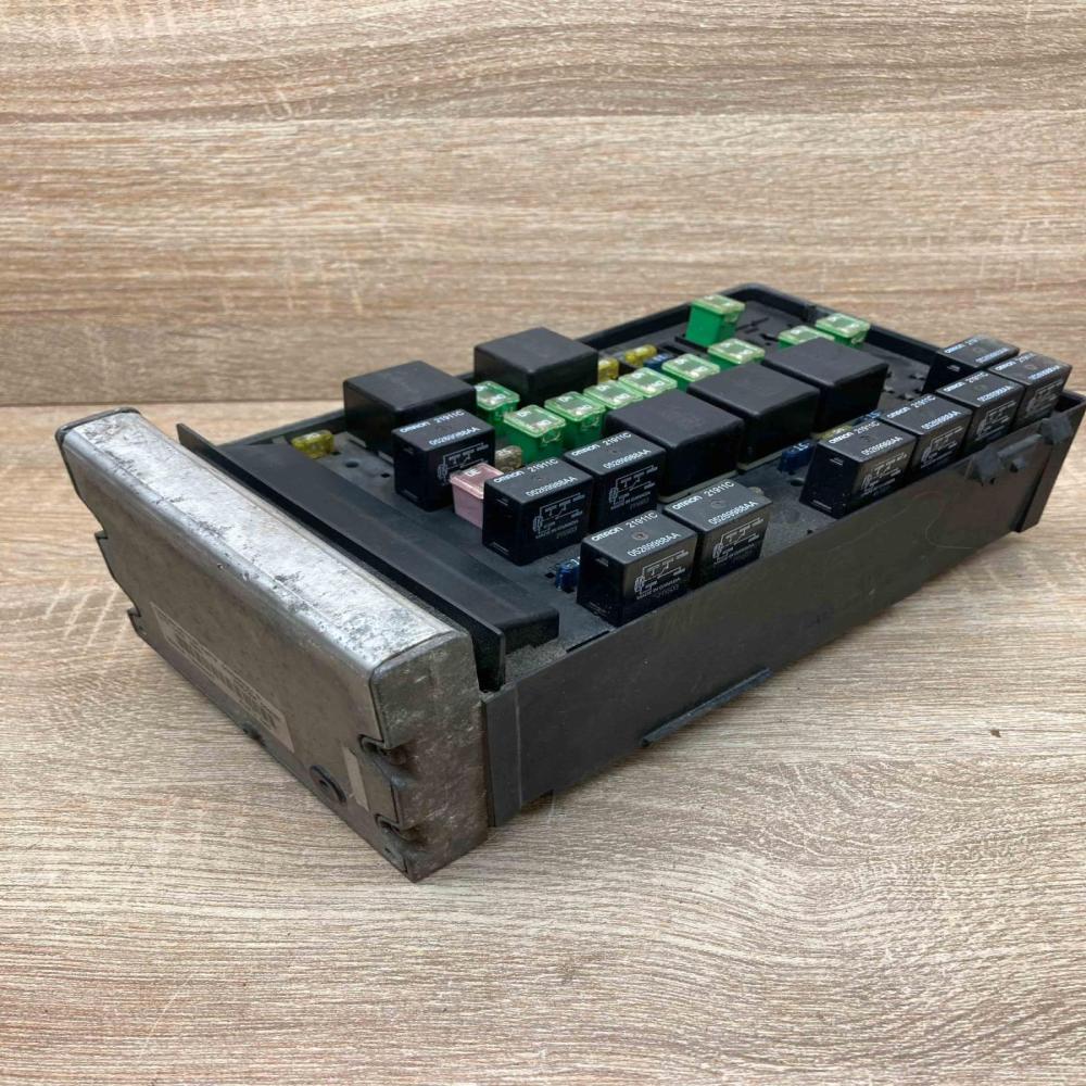 04869000AJ 04869200AN  Fuse module Chrysler Voyager