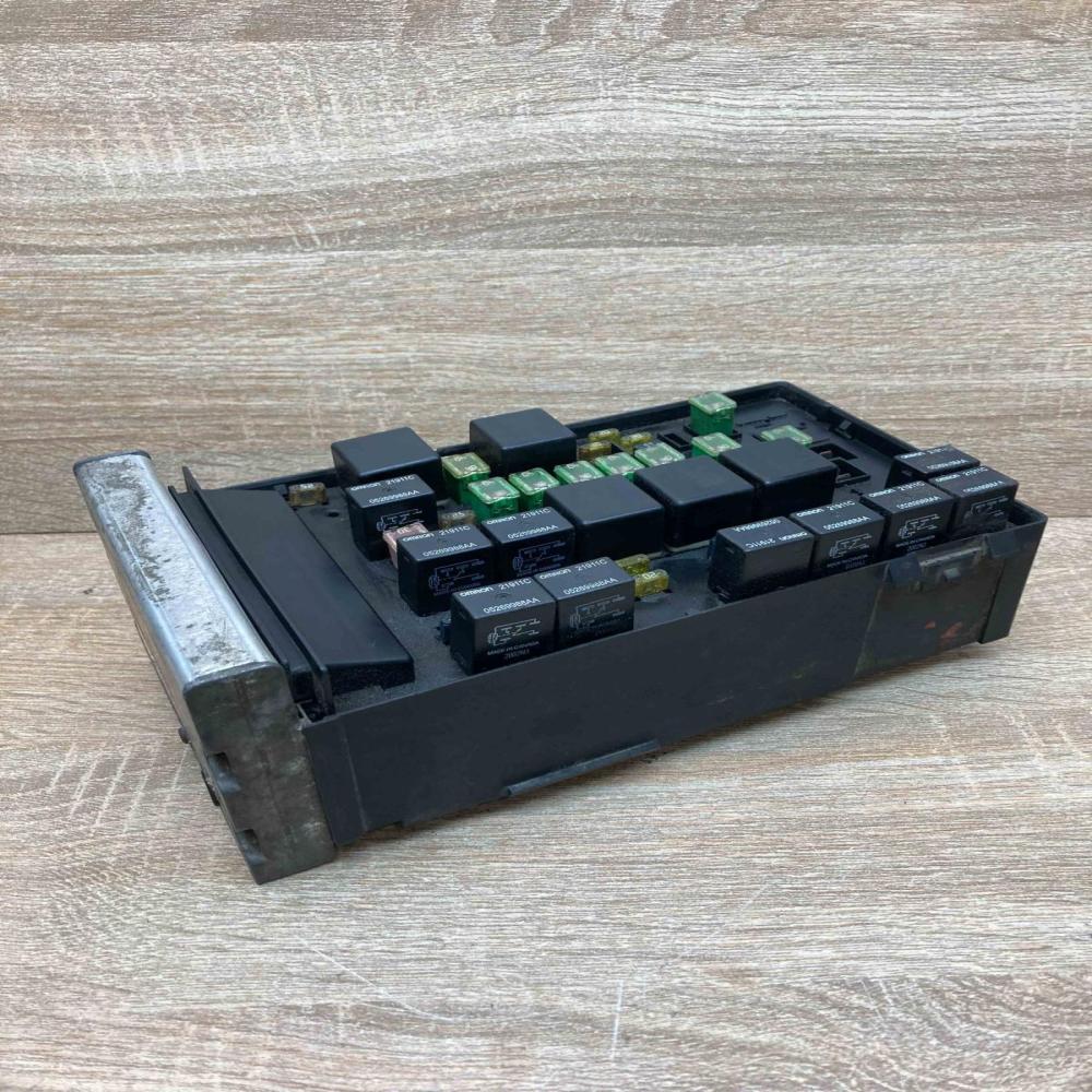 04869201AN 04869000AI  Fuse module Dodge Grand Caravan