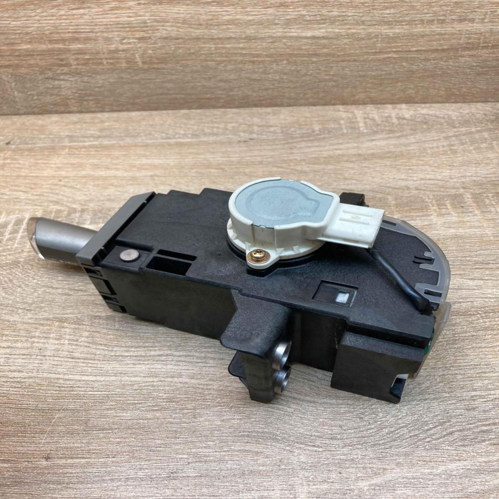 89451 47030 192300 2020  Gear shifter/selector Toyota Prius (XW20)