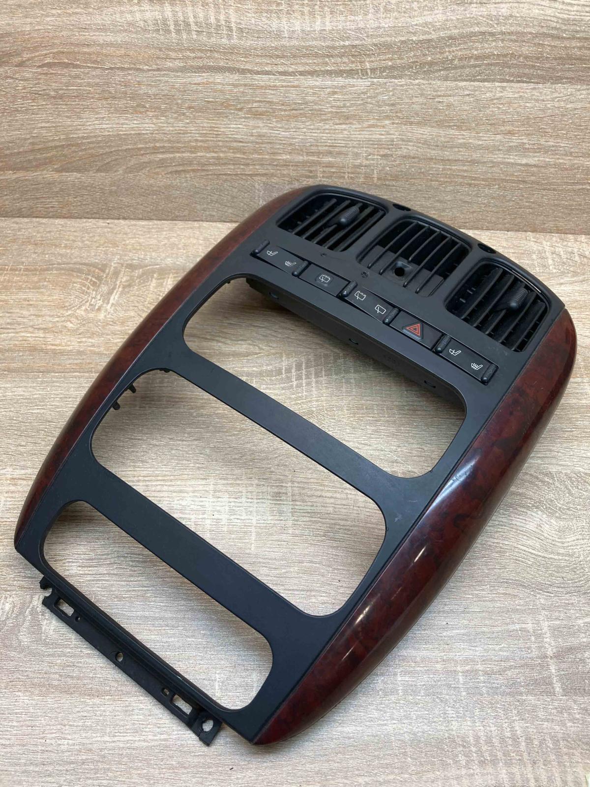 05009175AA 04685842AA  Climate control/heater control trim Chrysler Voyager