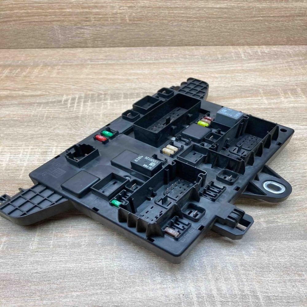 13302300 365927271 QP Fuse module Opel Astra J