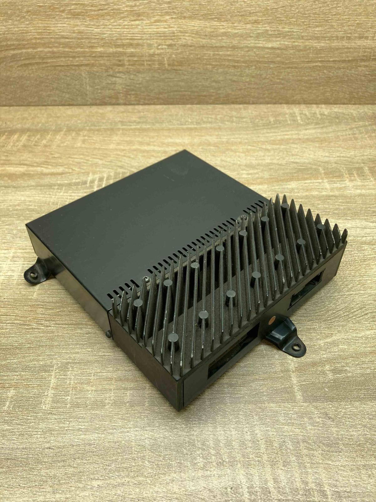 8361785   Sound amplifier BMW 7 E38