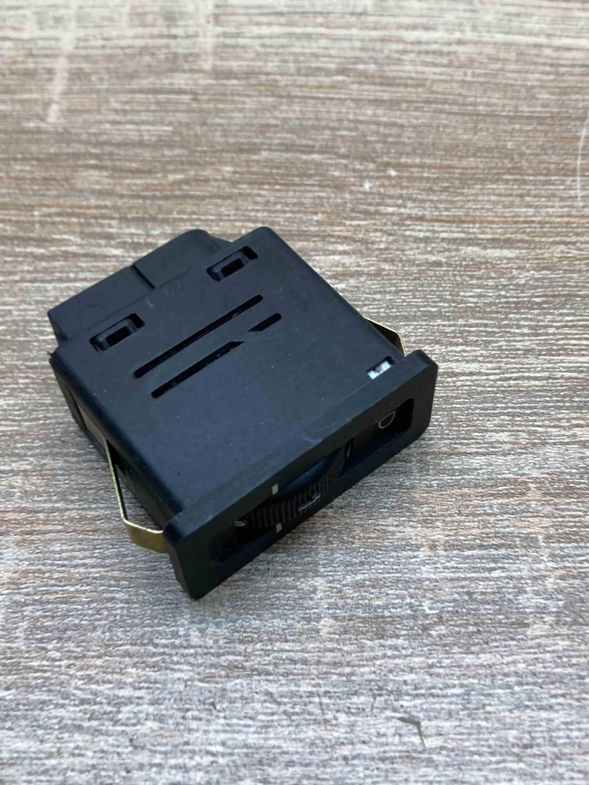 1387072 04000230  Headlight level height control switch BMW 3 E36