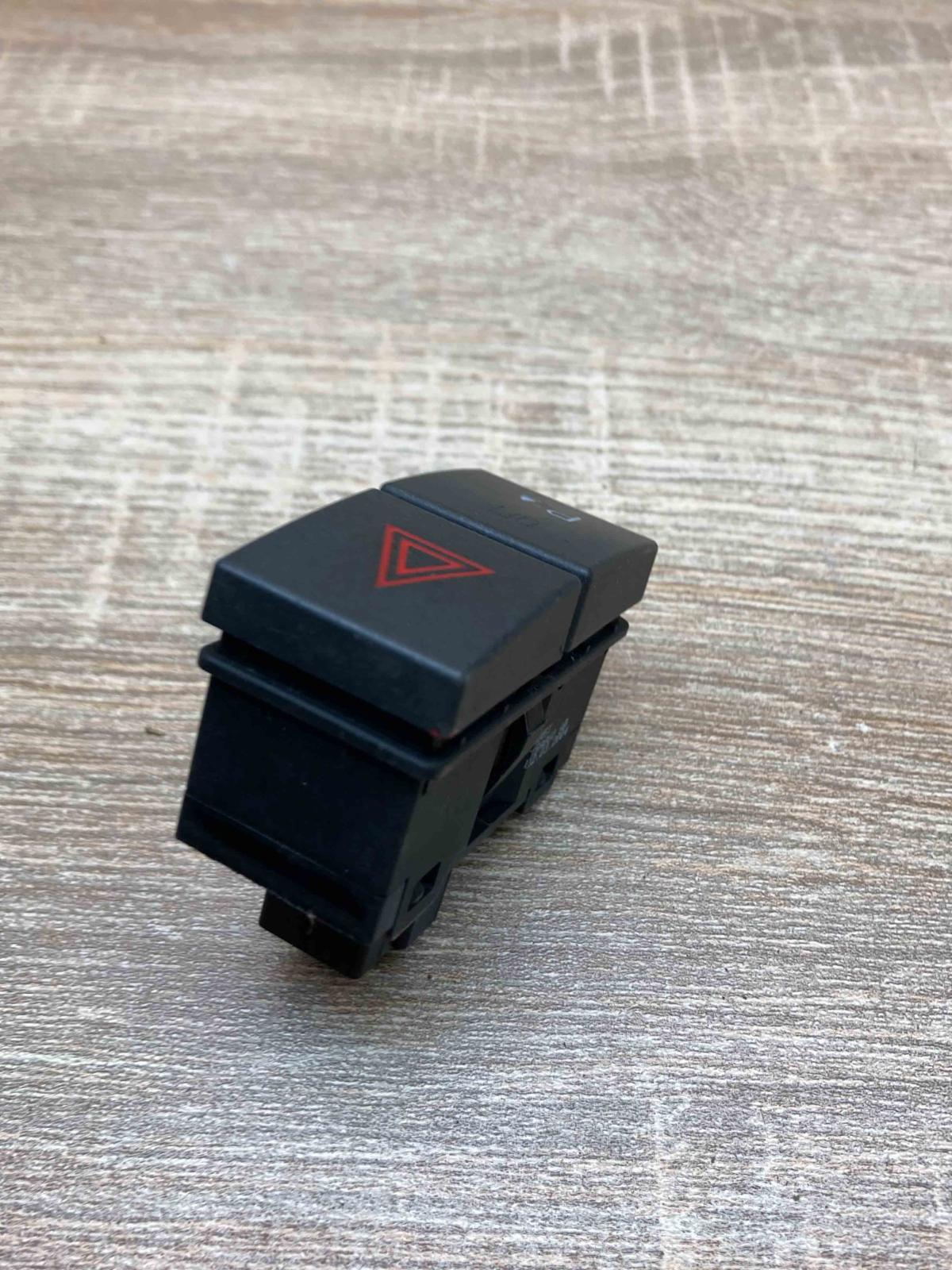 4M5T 15A860 AB   Hazard light switch Ford Focus