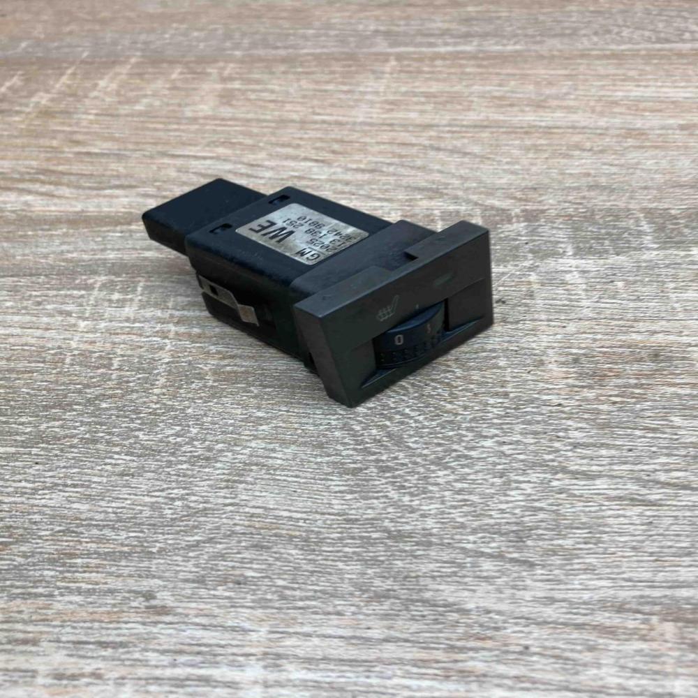 13138251  WE Seat heating switch Opel Vectra C