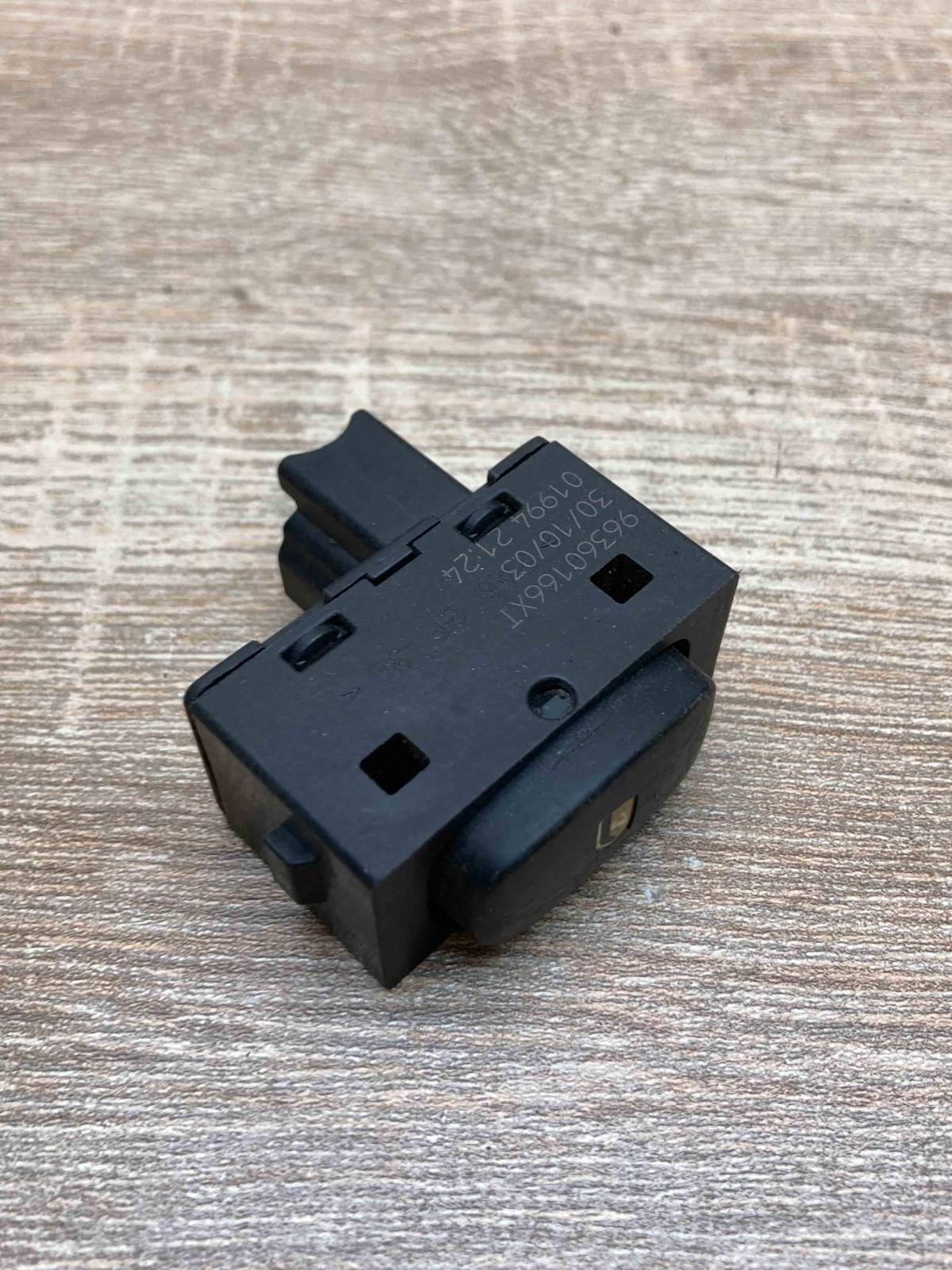 96360166XT   Electric window control switch Peugeot 407