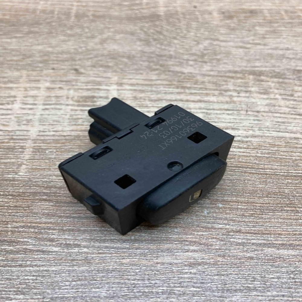 96360166XT   Electric window control switch Peugeot 407