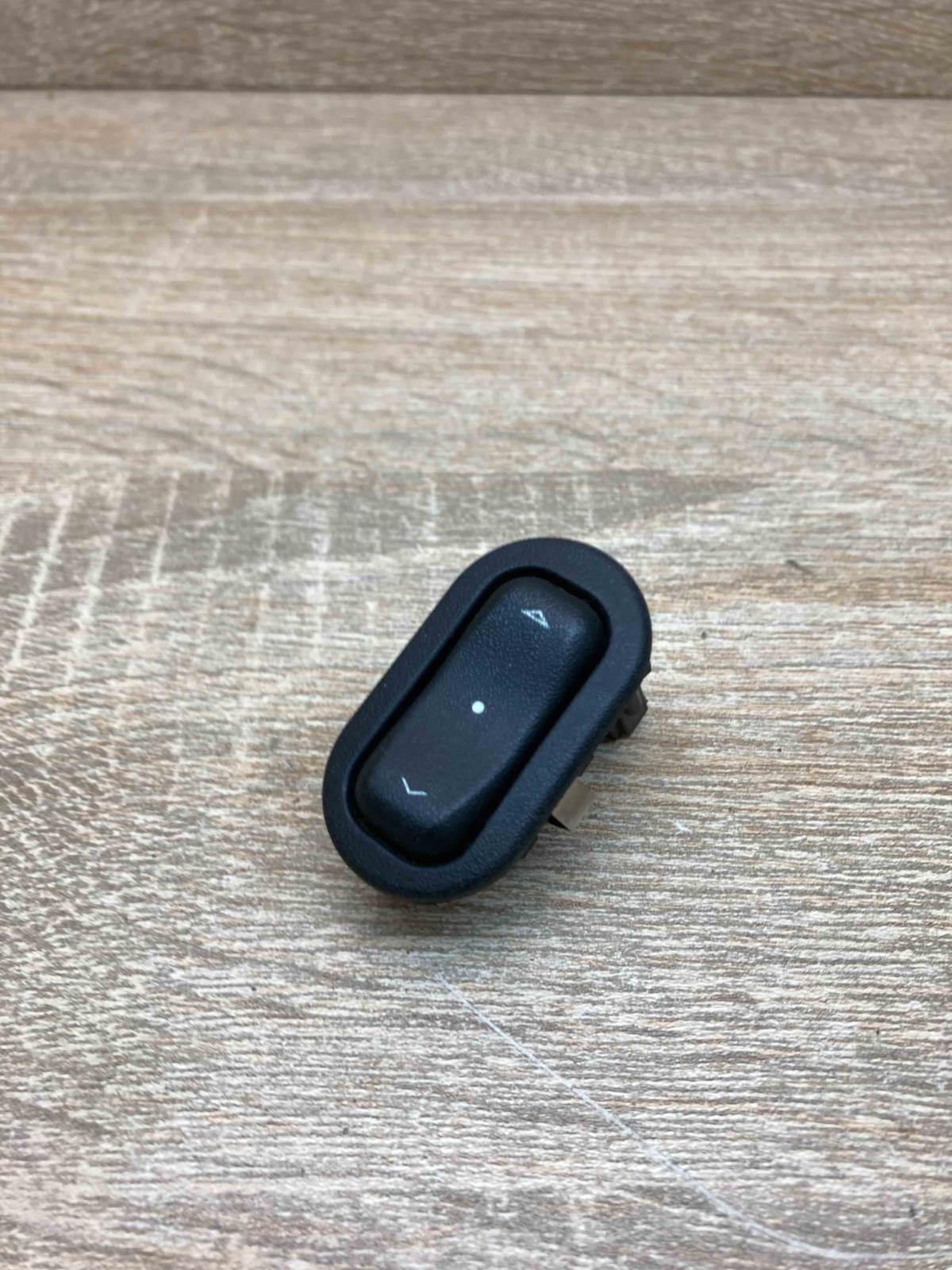 13363100 90561388  Electric window control switch Opel Zafira A