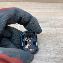 13363100 90561388  Electric window control switch Opel Zafira A