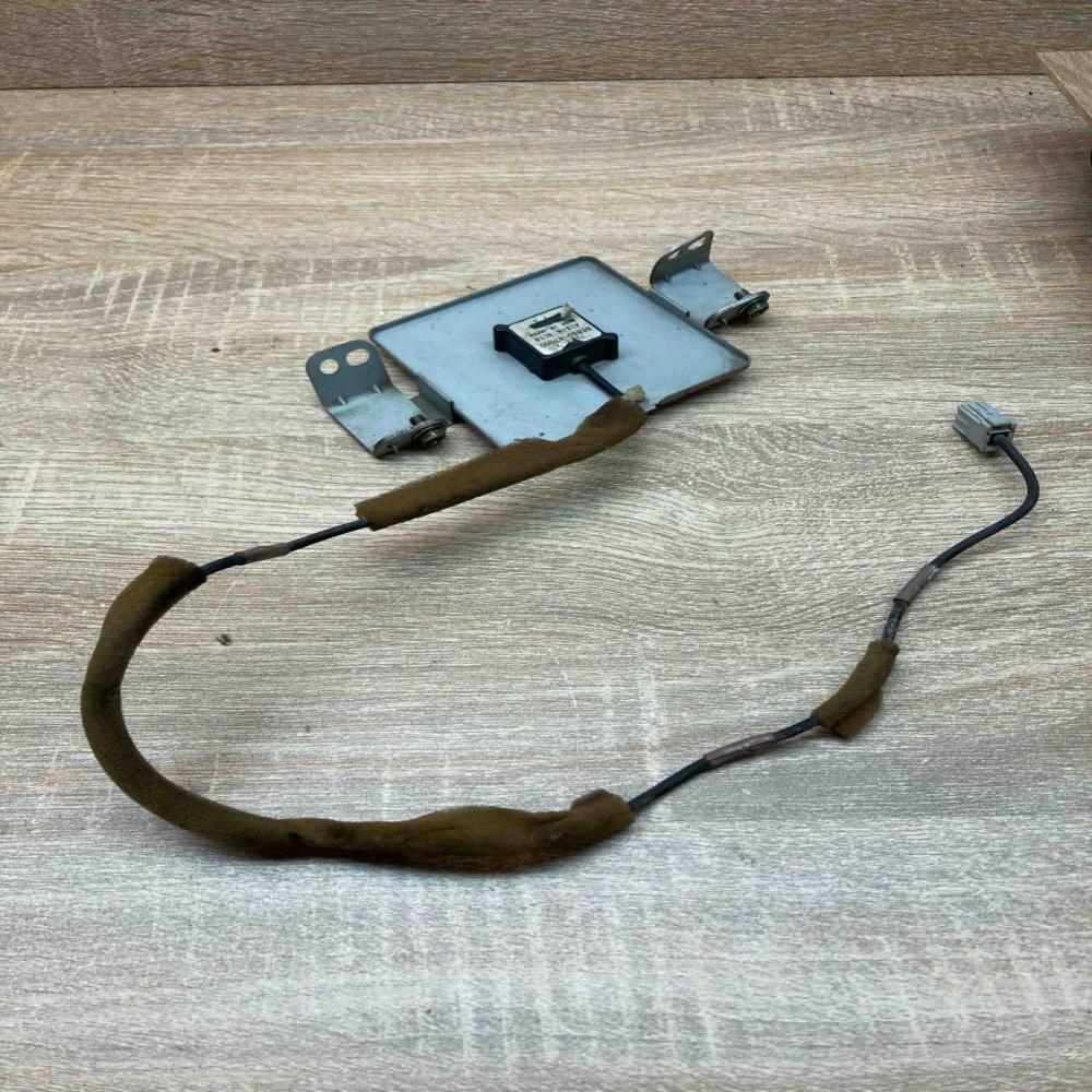 86860 47060 Used  Antenna control unit Toyota Prius (XW20)
