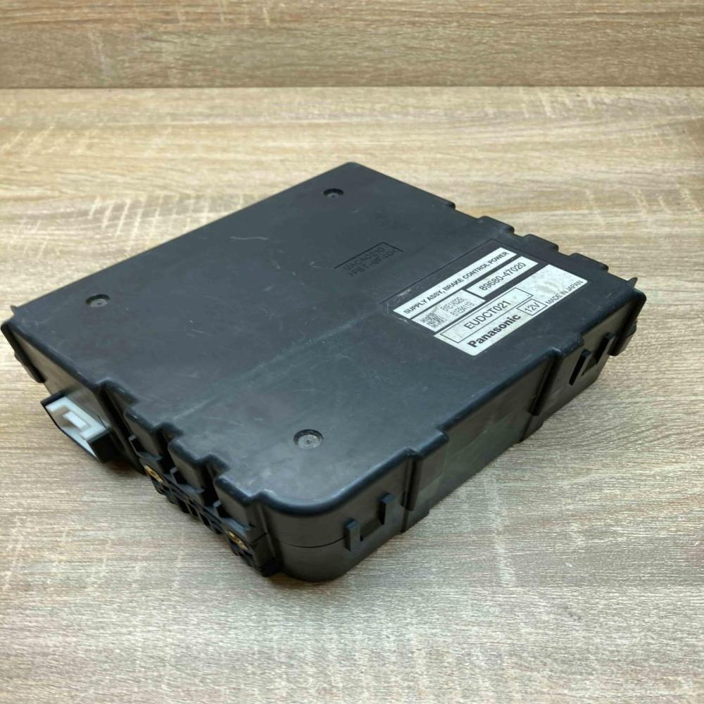 89680 47020   Brake system control unit/module Toyota Prius (XW20)