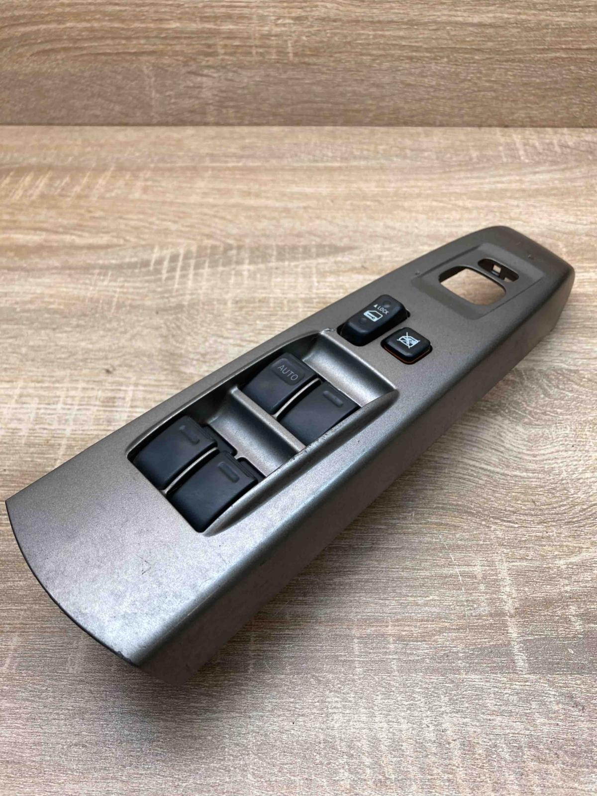 84820 47050 515254  Electric window control switch Toyota Prius (XW20)