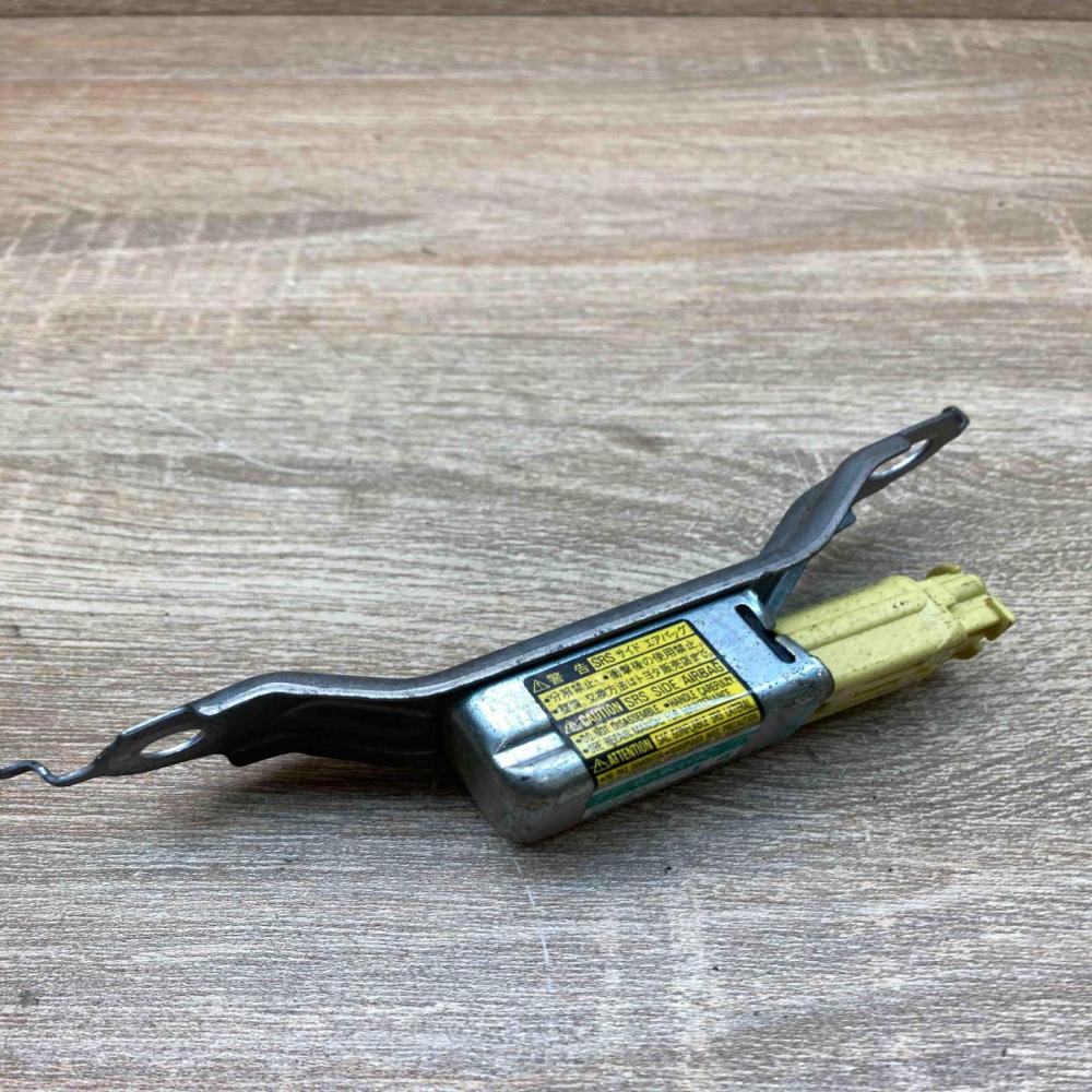 89834 47020 187900 0921  Airbag deployment crash/impact sensor Toyota Prius (XW2