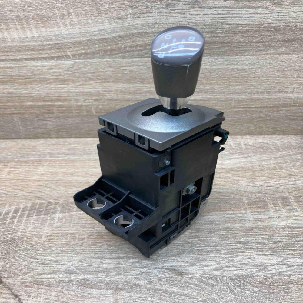 89451 47030 192100 2020  Gear shifter/selector Toyota Prius (XW20)