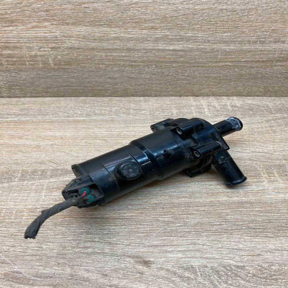 064100 0951  With Plug Windscreen/windshield washer pump Toyota Prius (XW20)