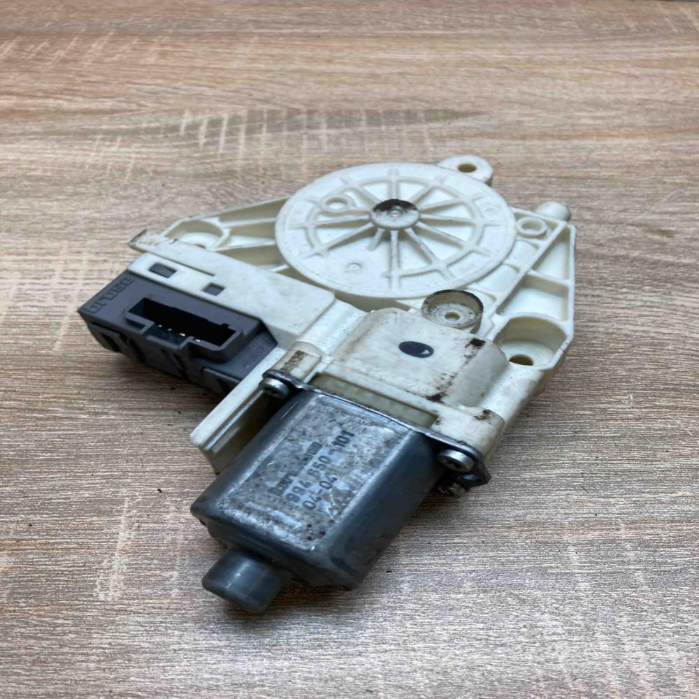 0130822200   Front door window regulator motor Peugeot 407