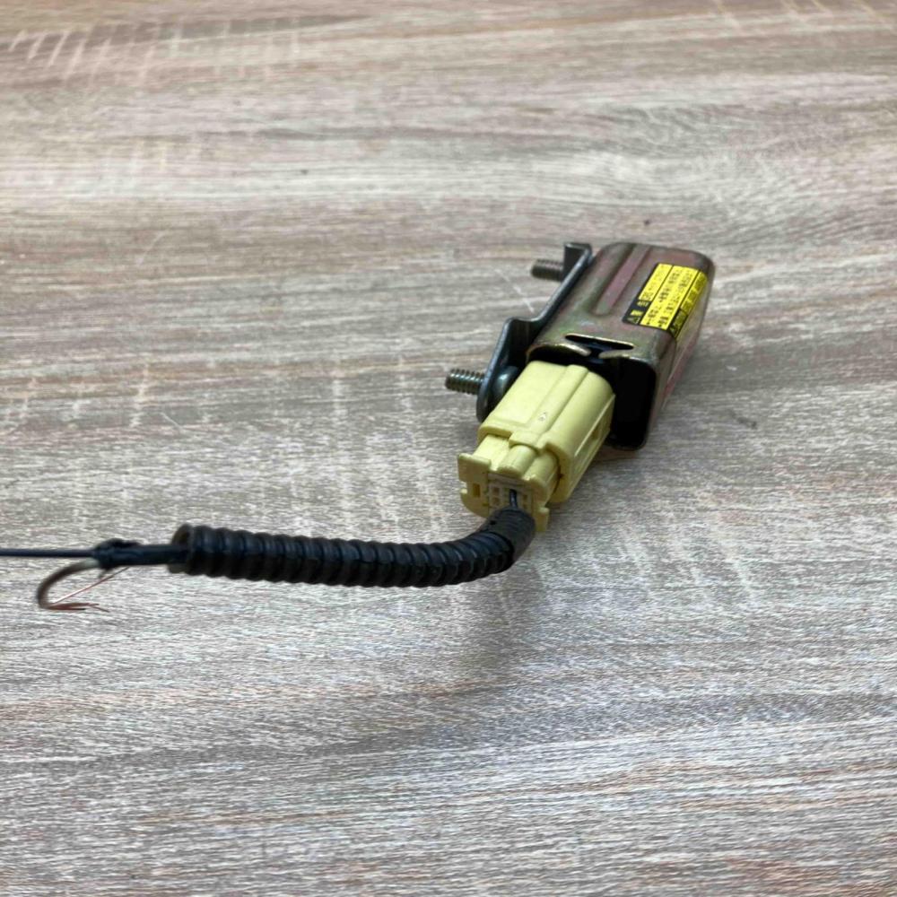 89860 47040 187900 47040 With Plug Airbag deployment crash/impact sensor Toyota