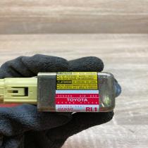 89860 47040 187900 47040 With Plug Airbag deployment crash/impact sensor Toyota
