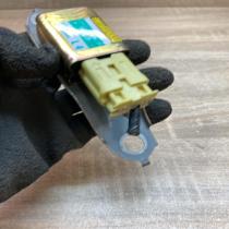 89834 47020 187900 0921 Used With Plug Airbag deployment crash/impact sensor Toy