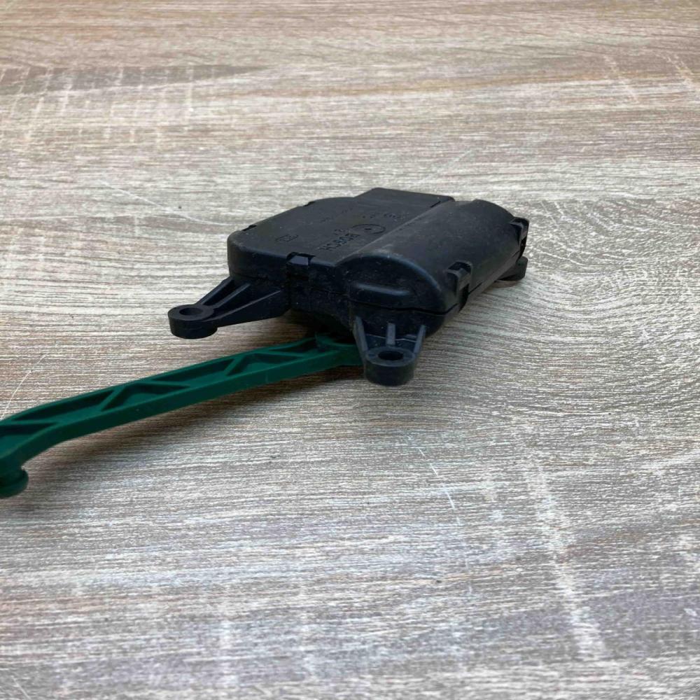 8E1820511B 663090B  Air flap motor/actuator Audi A4 S4 B6 8E 8H