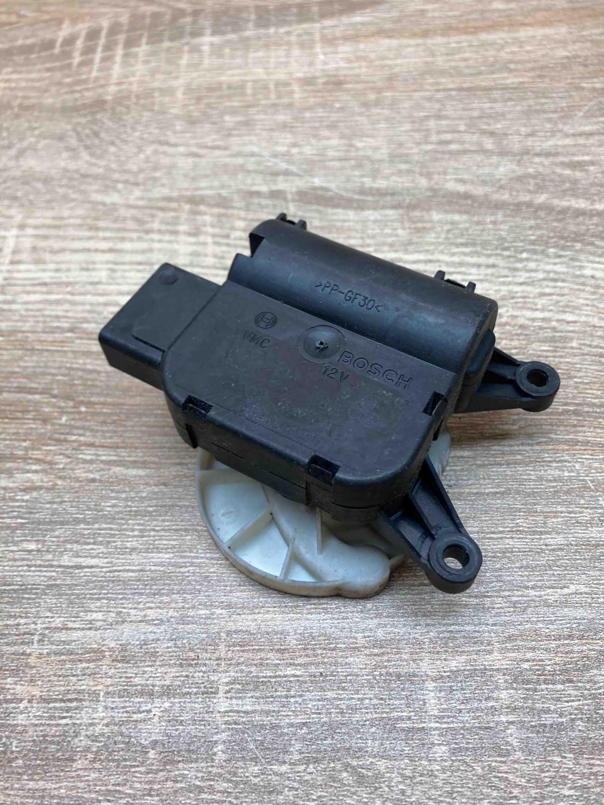 8E1820511C 0132801302  Air flap motor/actuator Audi A4 S4 B6 8E 8H