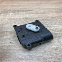 113800 2051   Air flap motor/actuator Toyota Avensis Verso