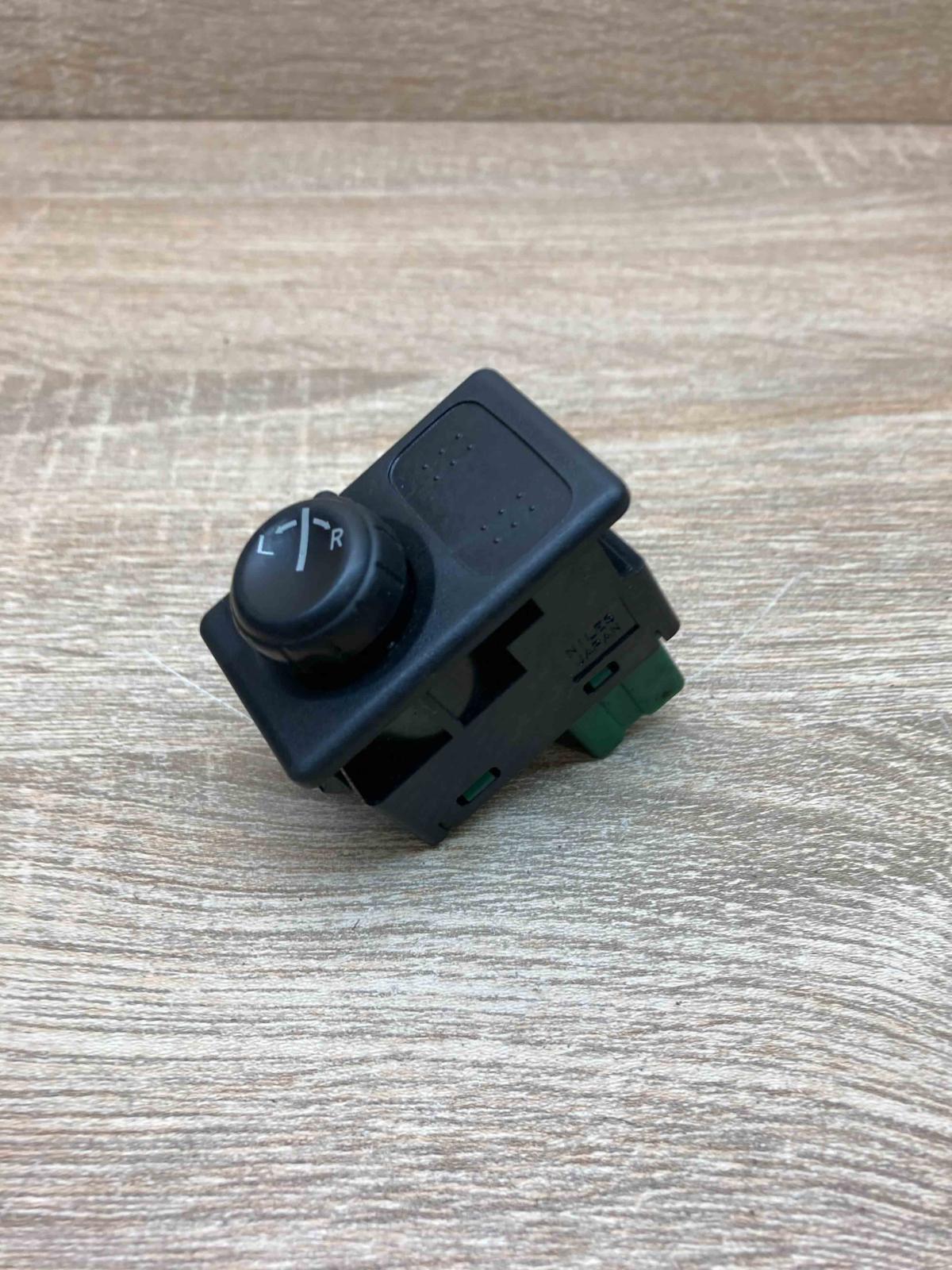 Nissan Mirror Switch   Wing mirror switch Nissan Primera