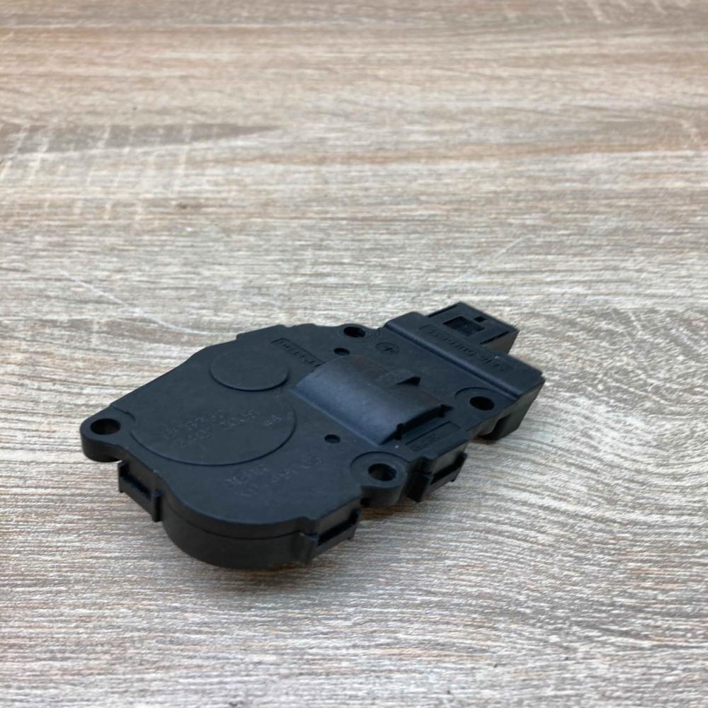 24072008 K9749005  Air flap motor/actuator Audi A4 S4 B8 8K