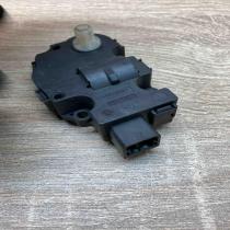 K9749005 18112009  Air flap motor/actuator Audi A4 S4 B8 8K