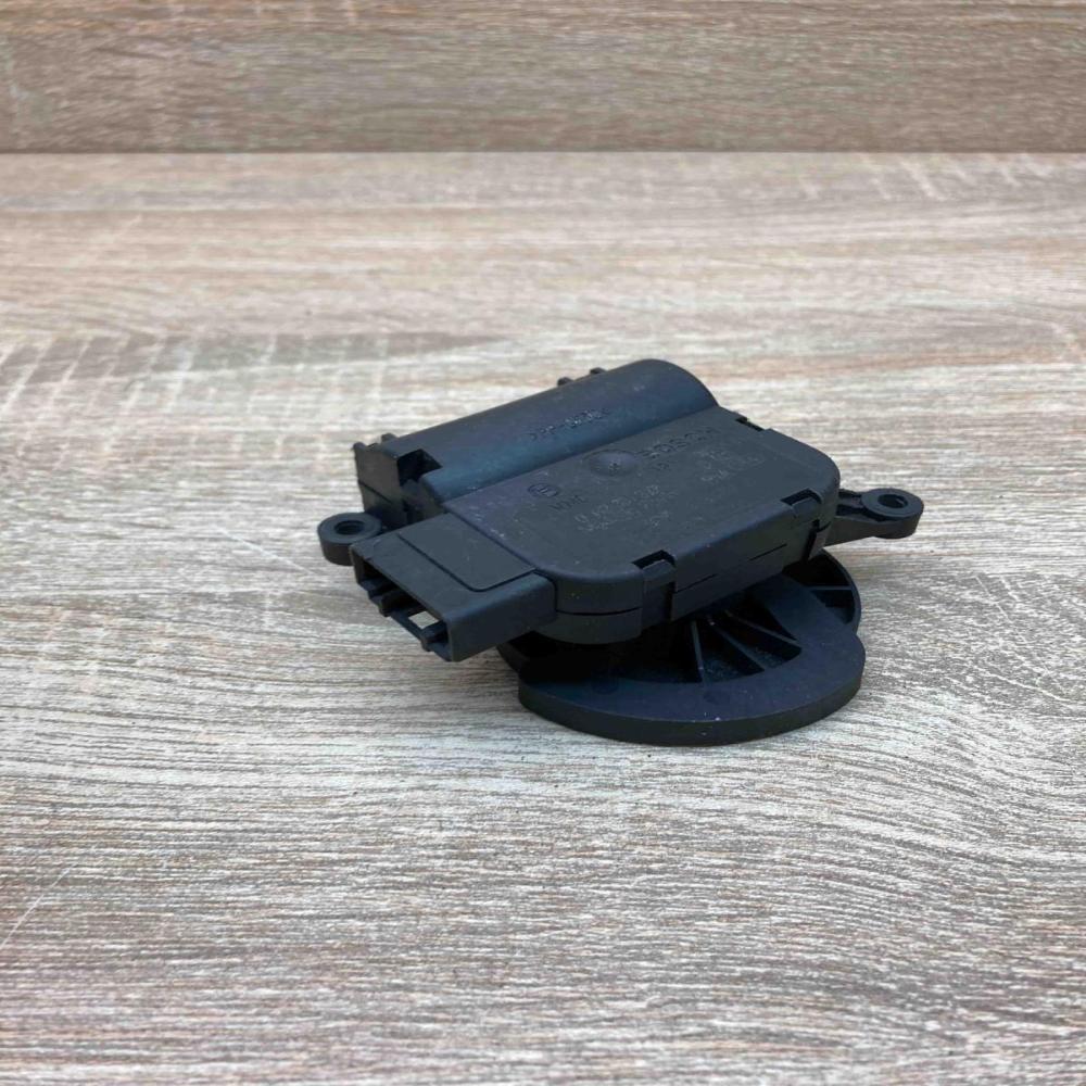 8E2820511C 0132801310  Air flap motor/actuator Audi A4 S4 B6 8E 8H