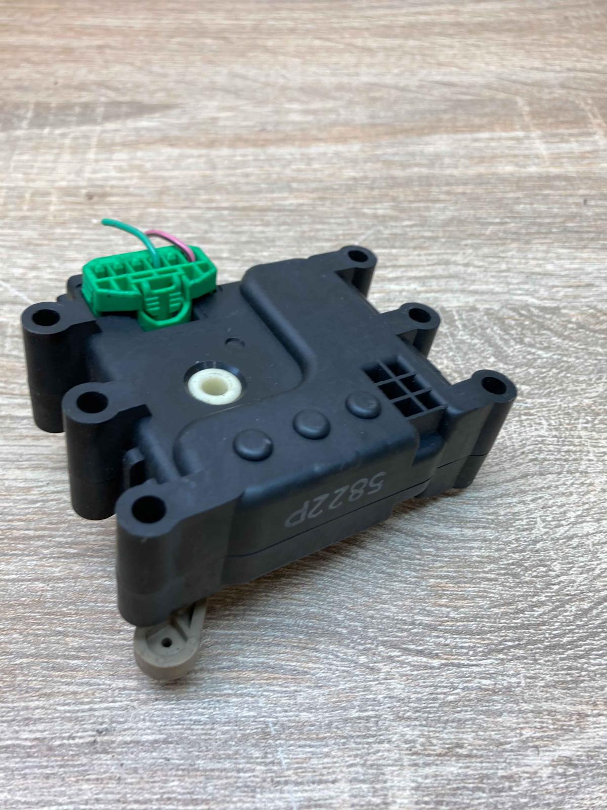 5822P  With Plug Air flap motor/actuator Mazda 6