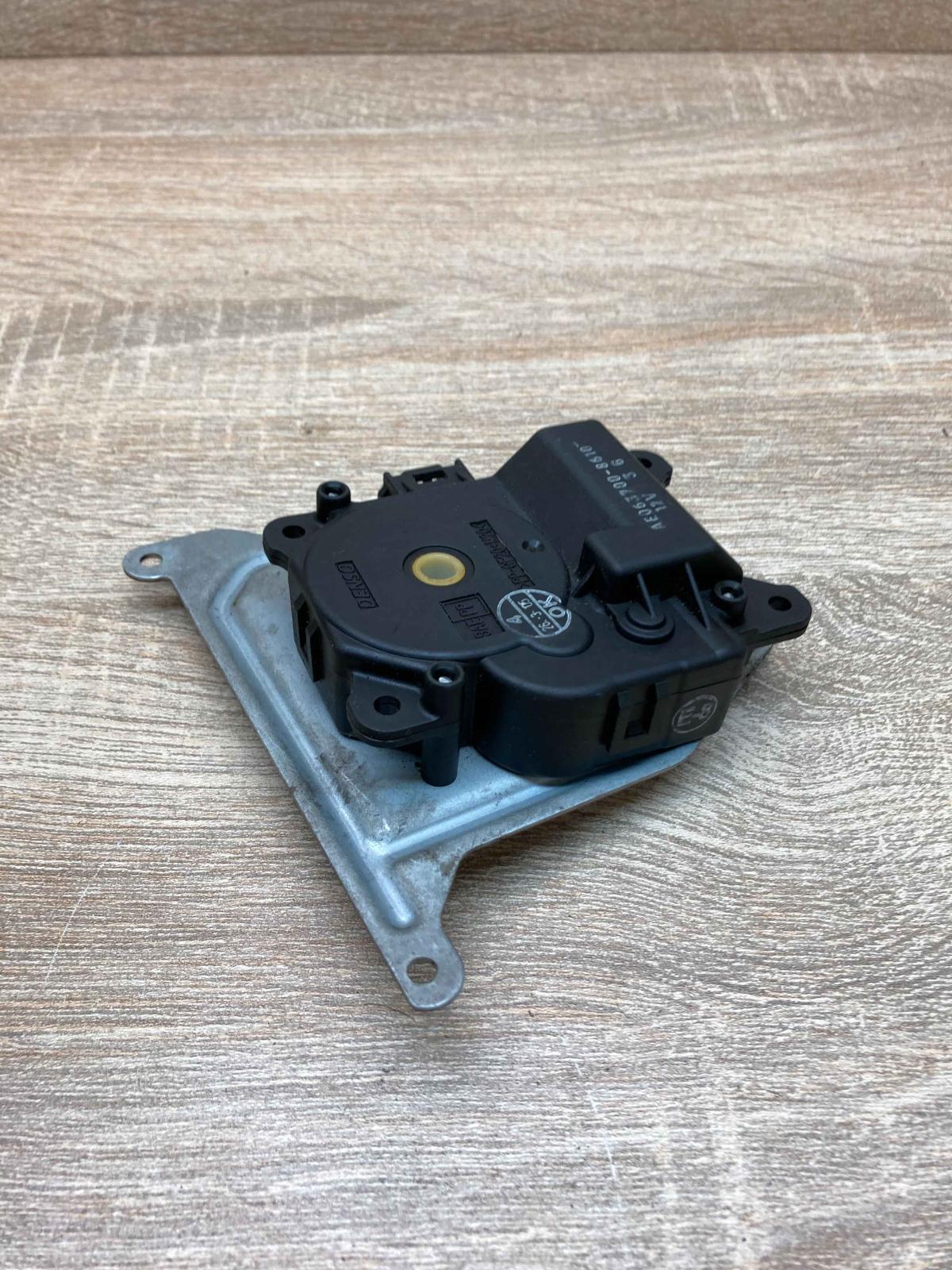 063700 8610   Air flap motor/actuator Toyota Corolla Verso AR10