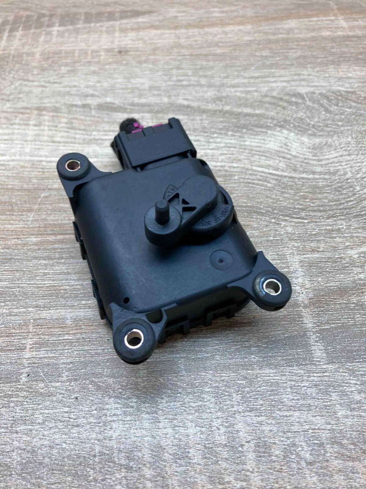 4B1820511K 0132801158 With Plug Air flap motor/actuator Audi A6 S6 C5 4B