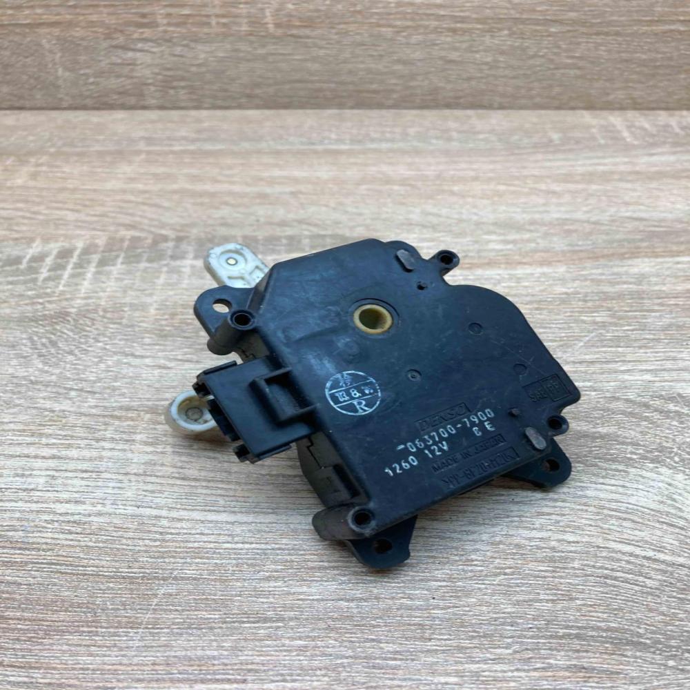 063700 7900   Air flap motor/actuator Toyota Yaris
