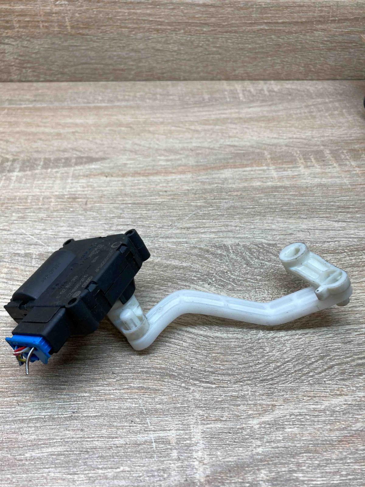 4F0820511B 0132801369 With Leg Air flap motor/actuator Audi Q7 4L