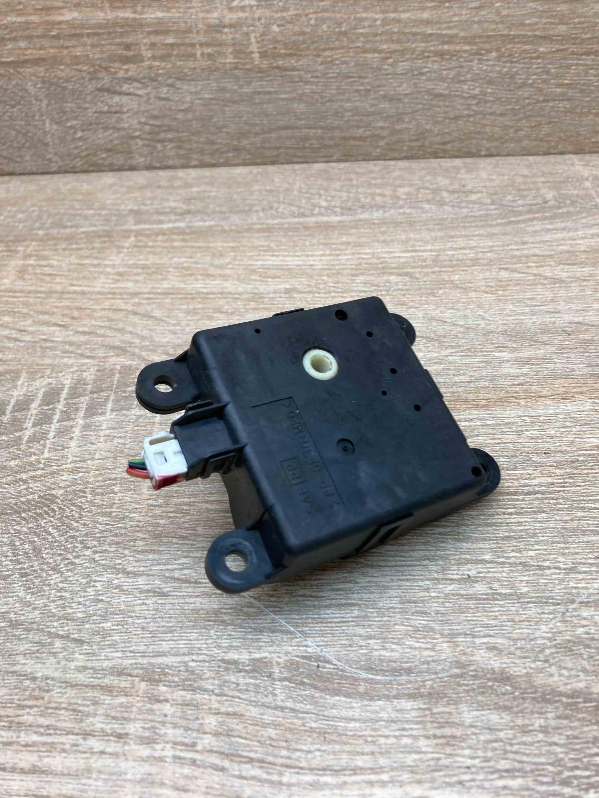 3C270 30850 010901 With Plug Air flap motor/actuator Nissan Primera