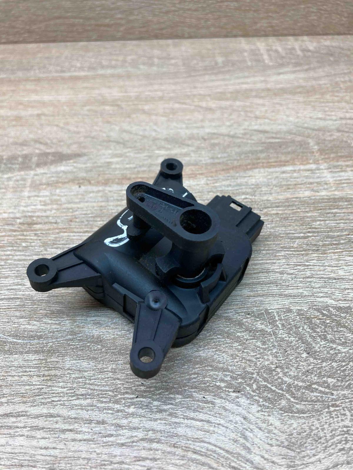 4F0820511 0132801358  Air flap motor/actuator Audi A6 S6 C6 4F