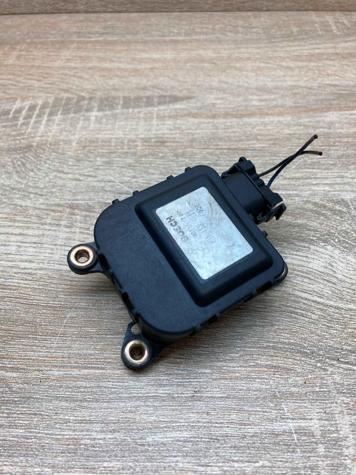 8D1132811  With Plug Air flap motor/actuator Audi A6 S6 C6 4F