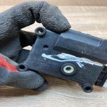 2K440 30860  With Plug Air flap motor/actuator Nissan Almera Tino
