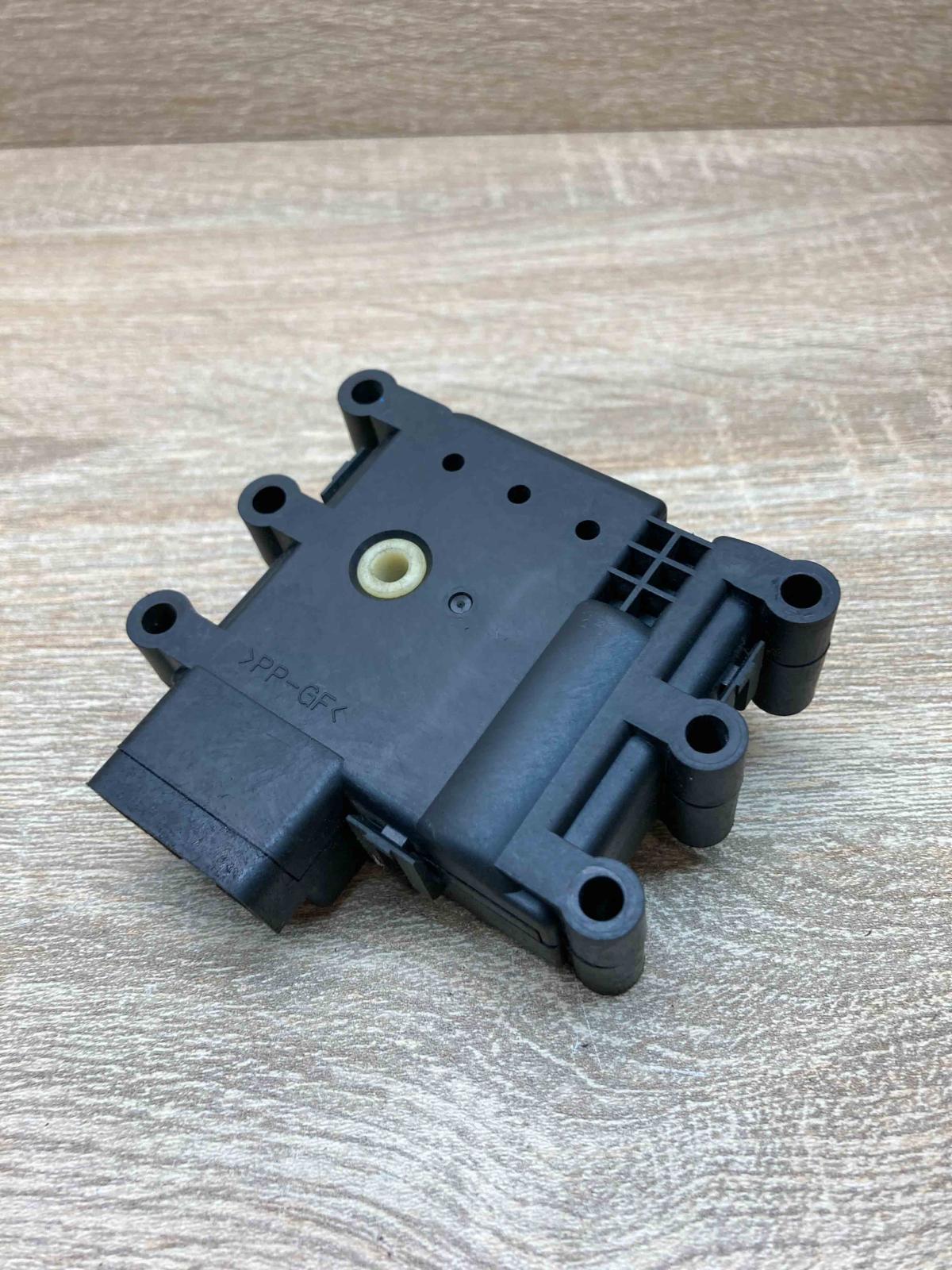 4723E   Air flap motor/actuator Mazda 6