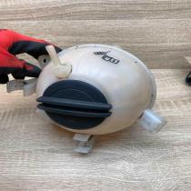 1K0121407A   Coolant expansion tank/reservoir Skoda Superb B6 (3T)