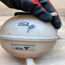 1K0121407A   Coolant expansion tank/reservoir Skoda Superb B6 (3T)