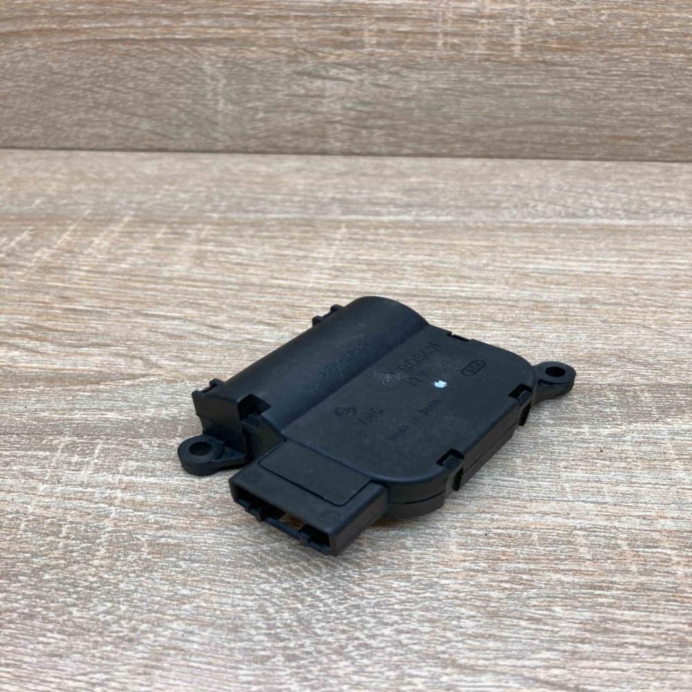 0132801320 52495223  Air flap motor/actuator Volkswagen Touareg I