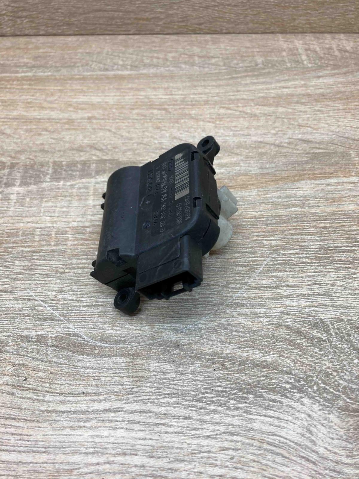 1K0907511C 0132801336  Air flap motor/actuator Volkswagen PASSAT B6