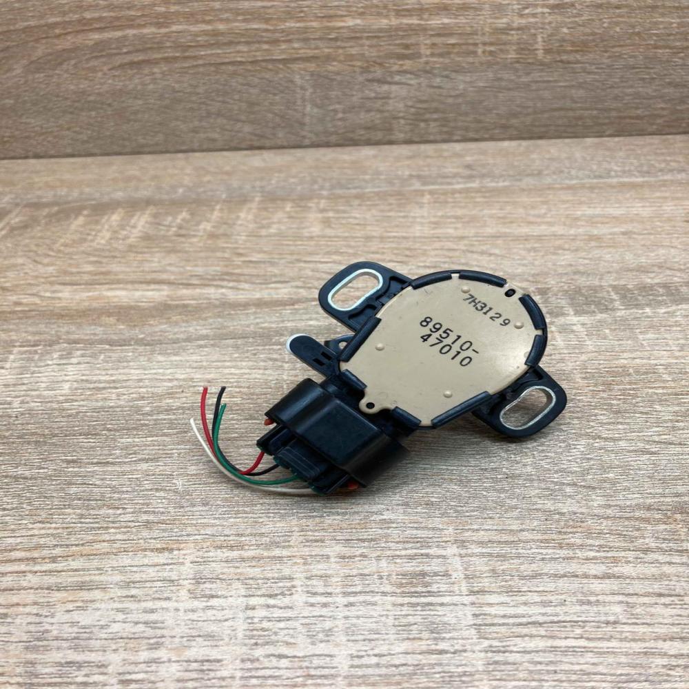 89510 47010  With Plug Brake pedal sensor switch Toyota Prius (XW20)
