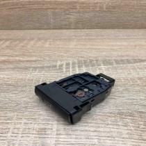 15A685   Hand parking brake switch Toyota Prius (NHW20)