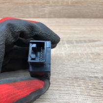 15A685   Hand parking brake switch Toyota Prius (NHW20)