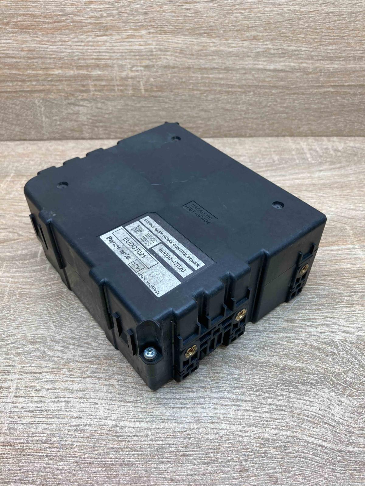 89680 47020 Used  Brake system control unit/module Toyota Prius (XW20)